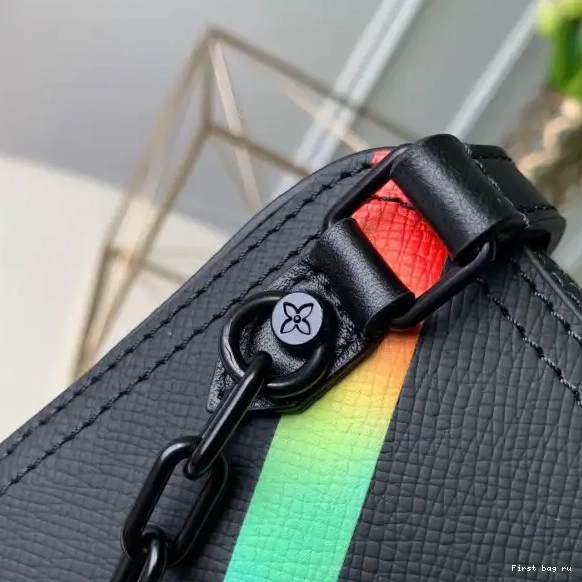 Frstbag ru Vuitton DANUBE MESSENGER Louis 0611